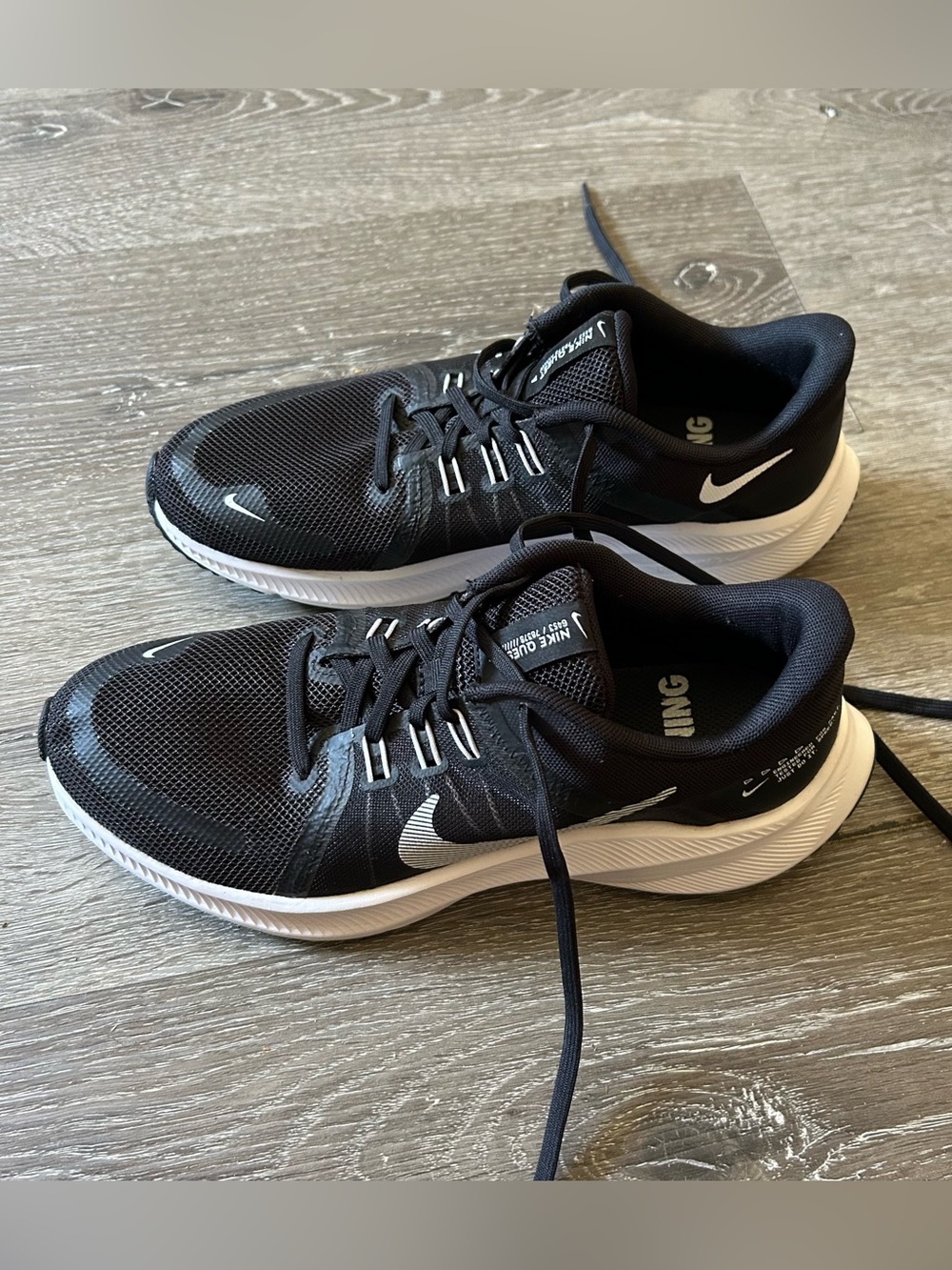 Nike Quest Women’s 7.5 Black & White Lightweight Lace Up Running Shoes Sneakers